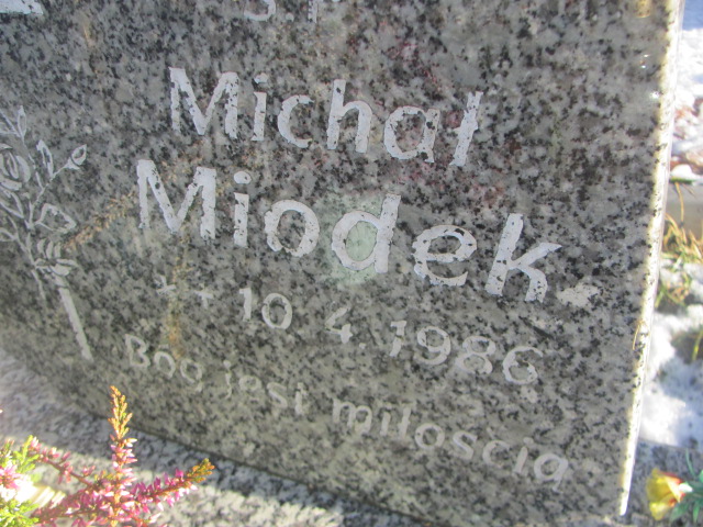 Michał Miodek 1986 Dłużec gm. Piecki - Grobonet - Wyszukiwarka osób pochowanych